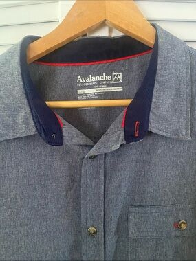 Avalanche Men's Blue Chambray Button-Down Shirt with Navy Trim